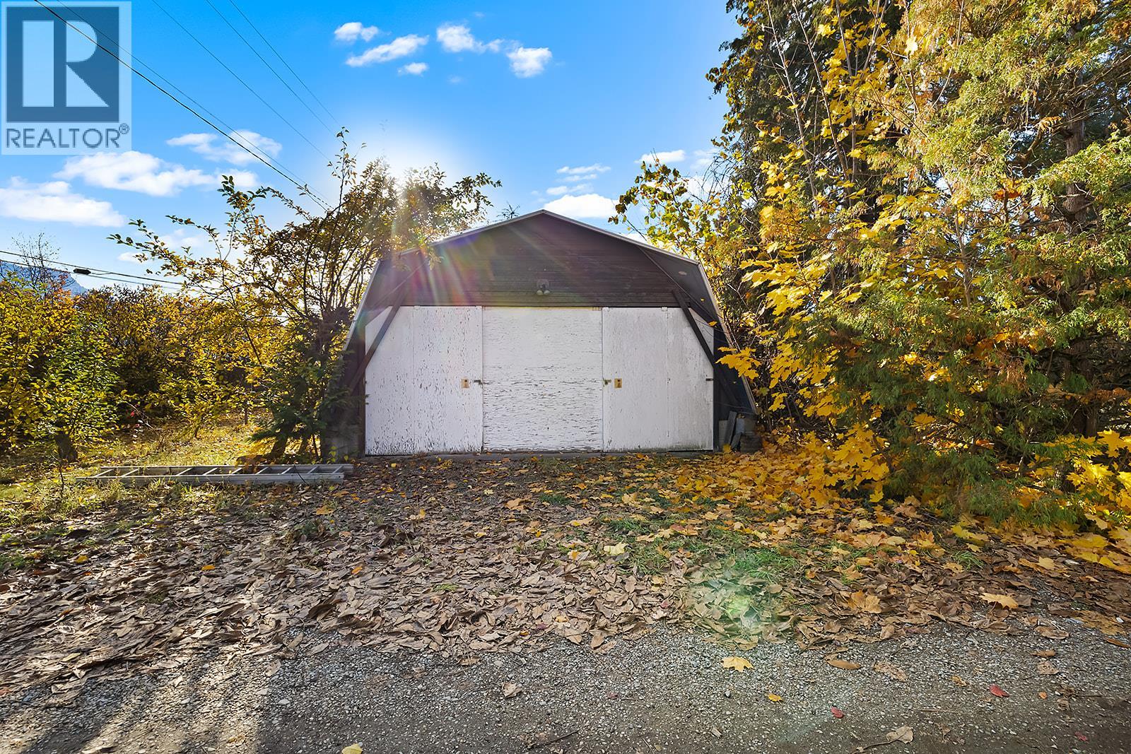 911 32nd Avenue S - 27