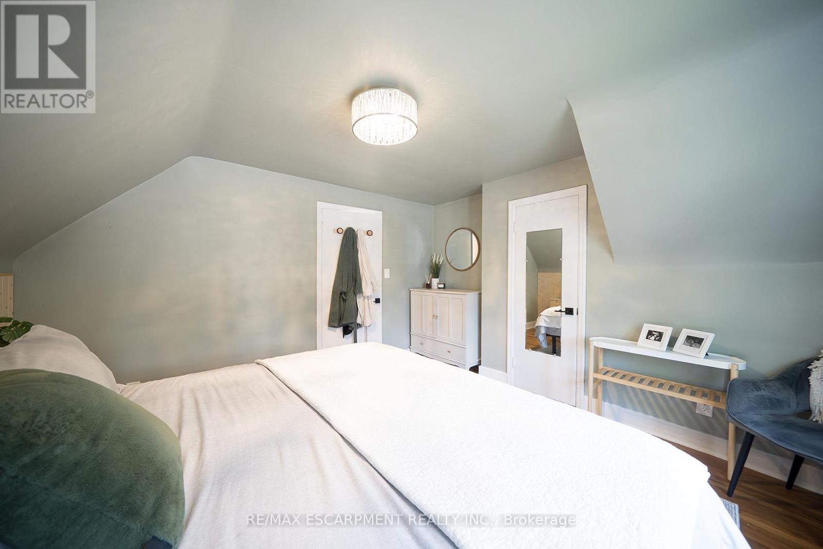 22 BURWELL STREET - 22