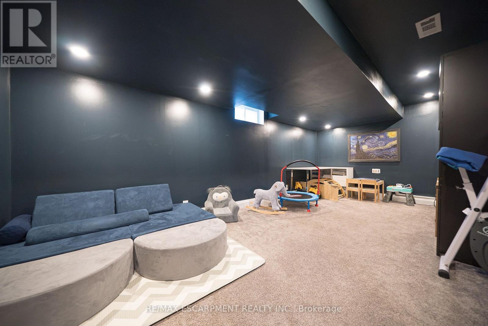 22 BURWELL STREET - 25