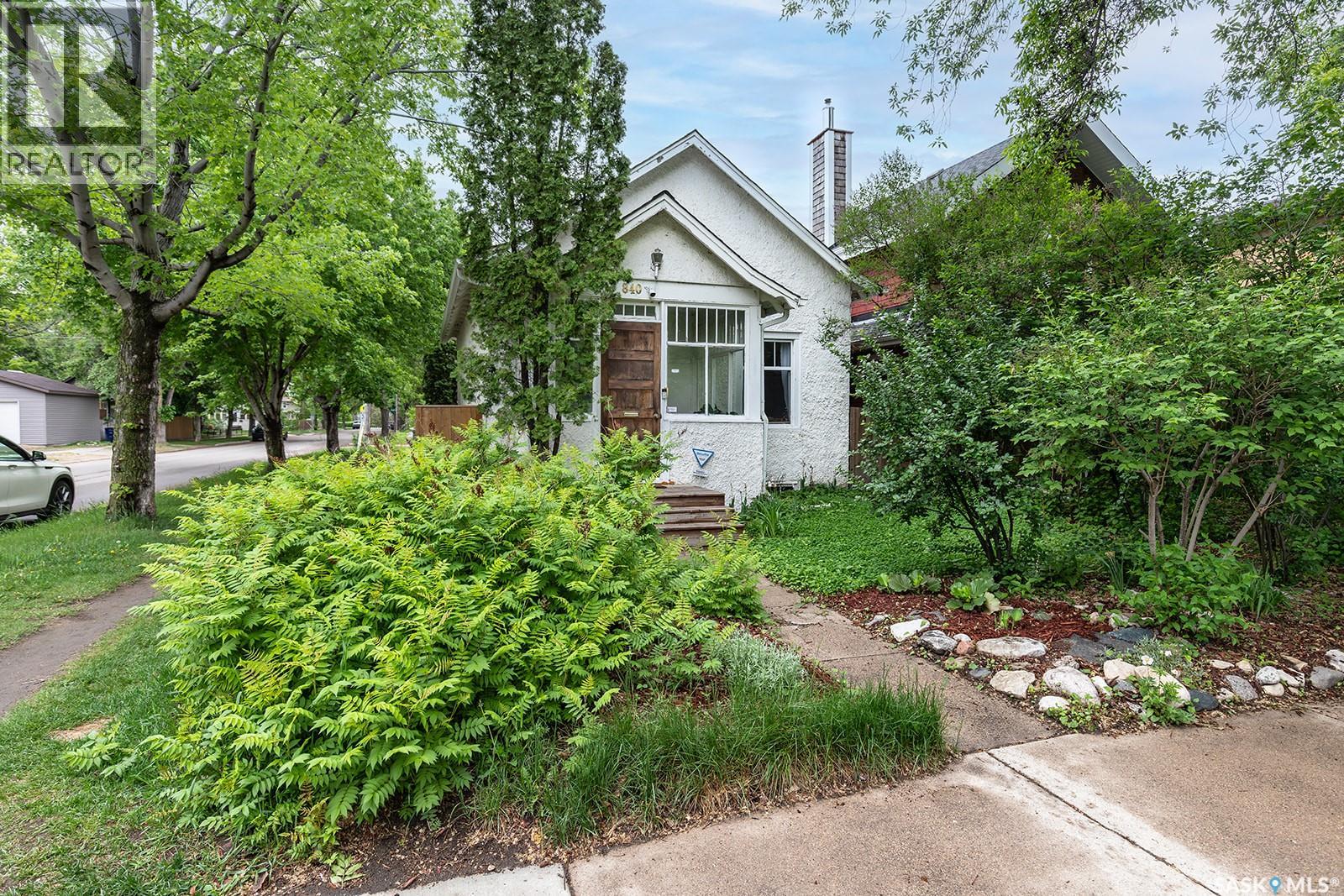 840 8th AVENUE N - 1