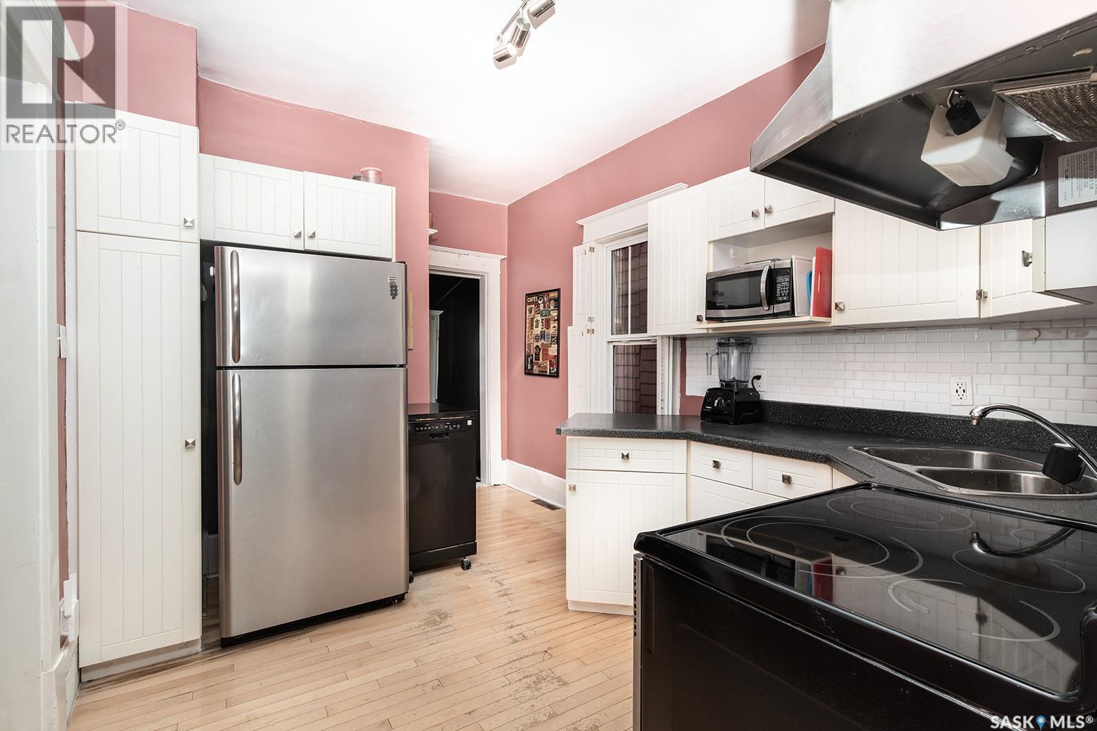 840 8th AVENUE N - 11