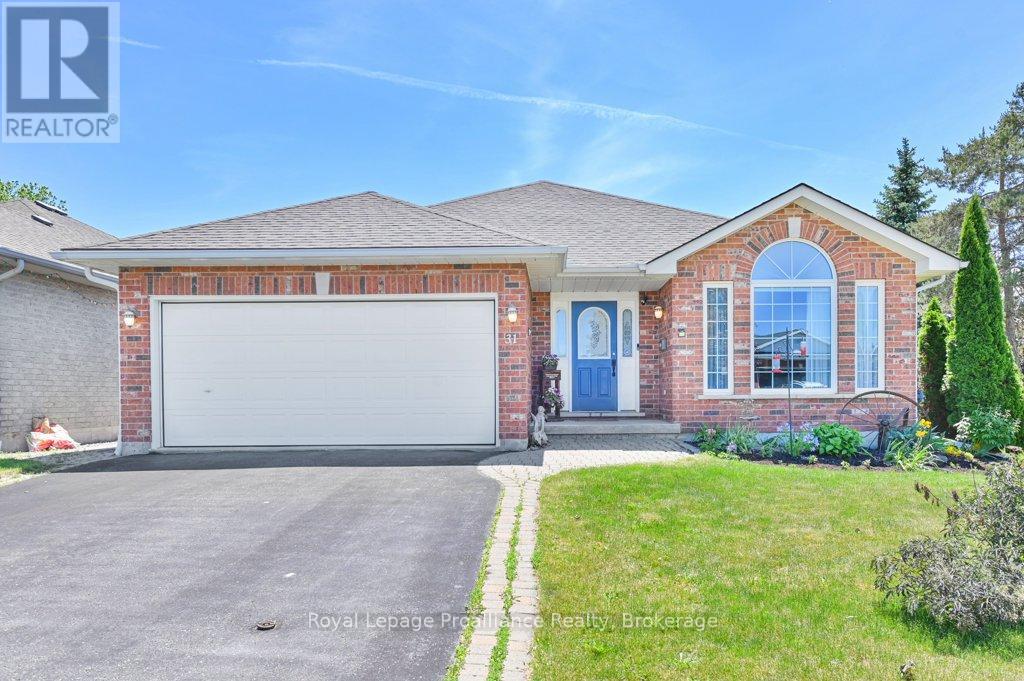 31 HEMLOCK CRESCENT - 1