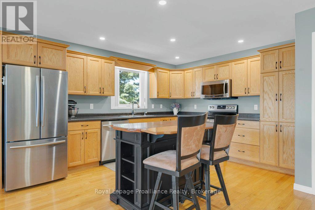 31 HEMLOCK CRESCENT - 10
