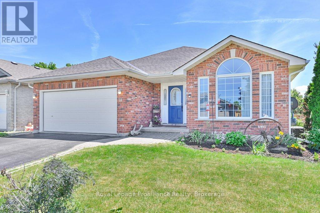 31 HEMLOCK CRESCENT - 2