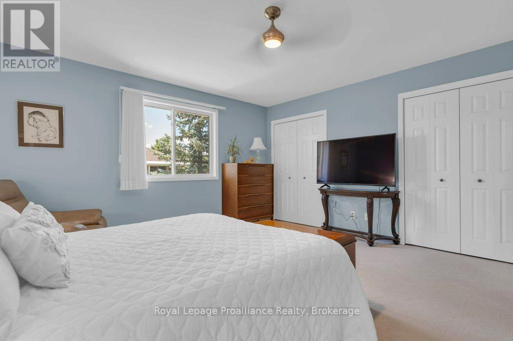 31 HEMLOCK CRESCENT - 22