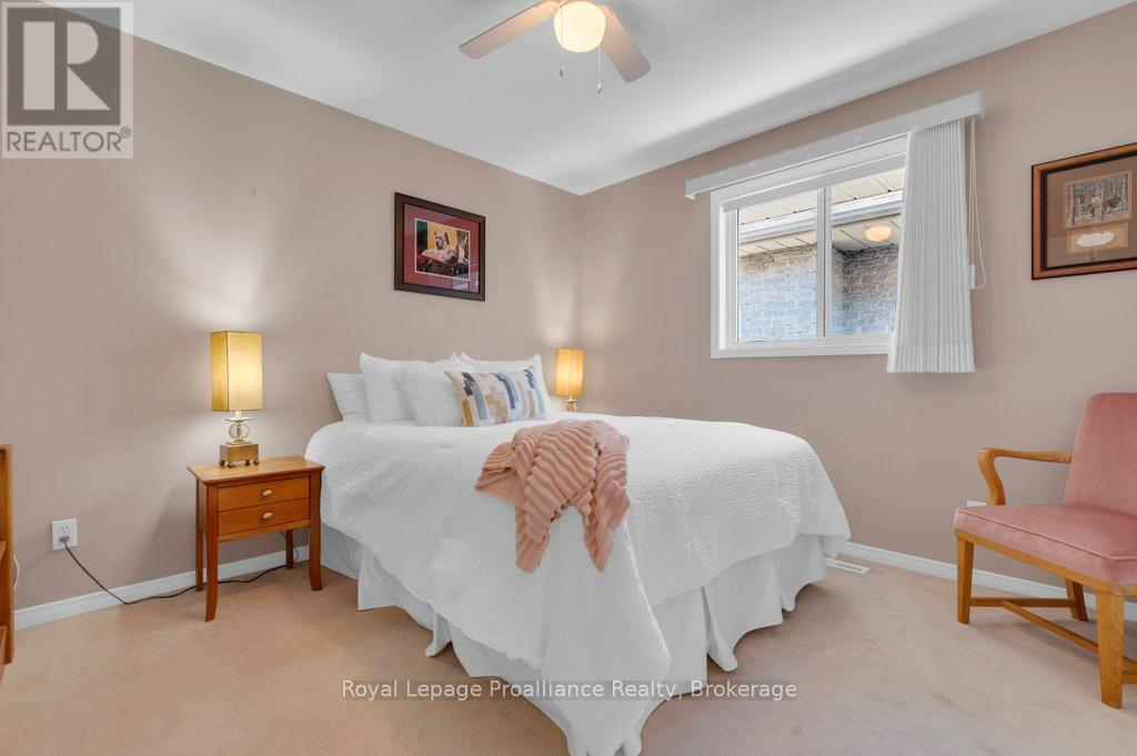 31 HEMLOCK CRESCENT - 25