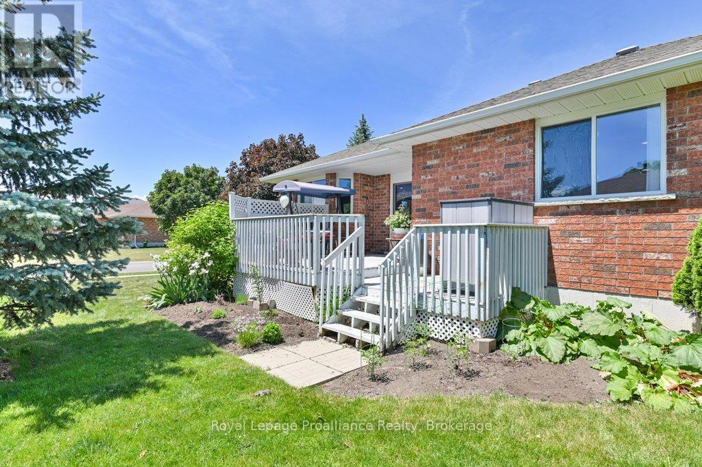 31 HEMLOCK CRESCENT - 39