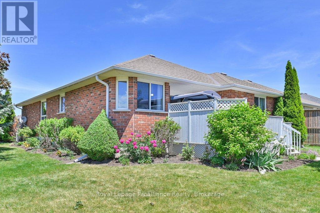 31 HEMLOCK CRESCENT - 40