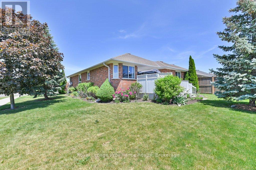 31 HEMLOCK CRESCENT - 41