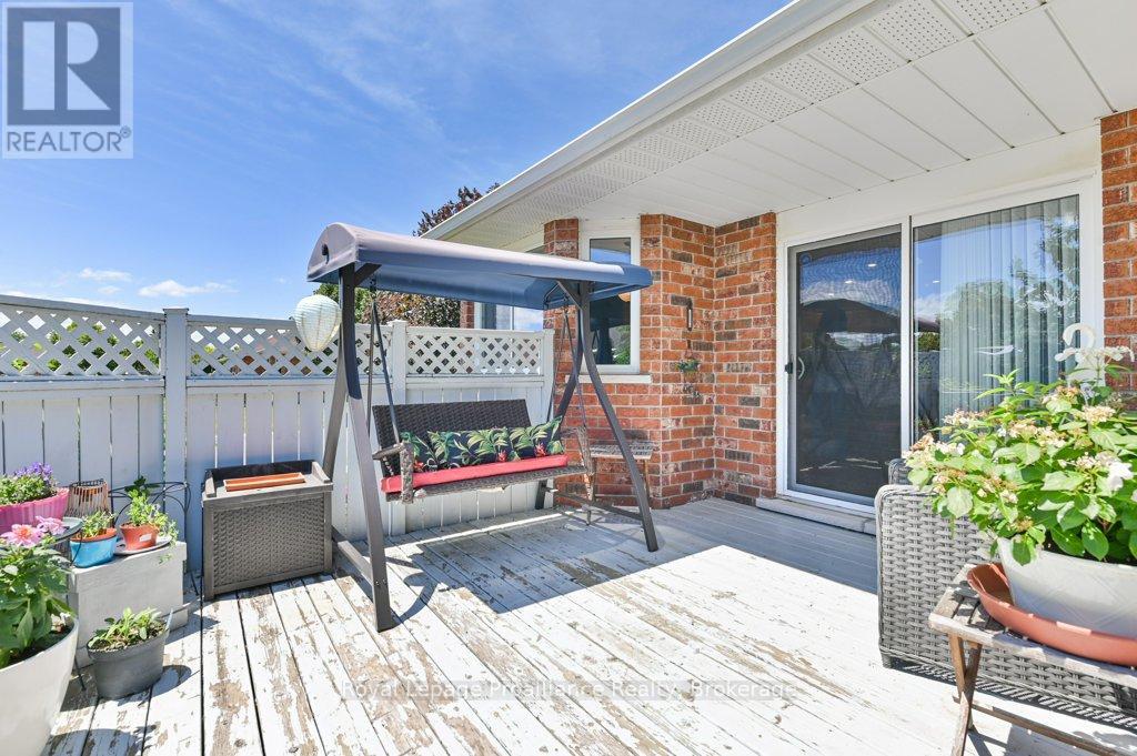 31 HEMLOCK CRESCENT - 42