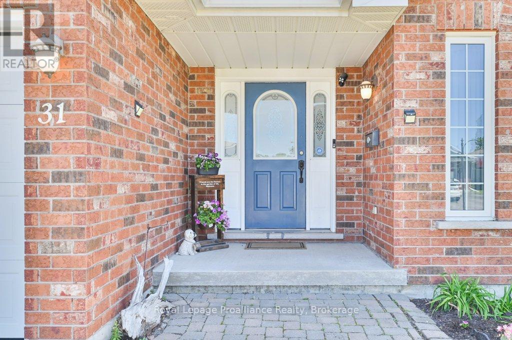 31 HEMLOCK CRESCENT - 5