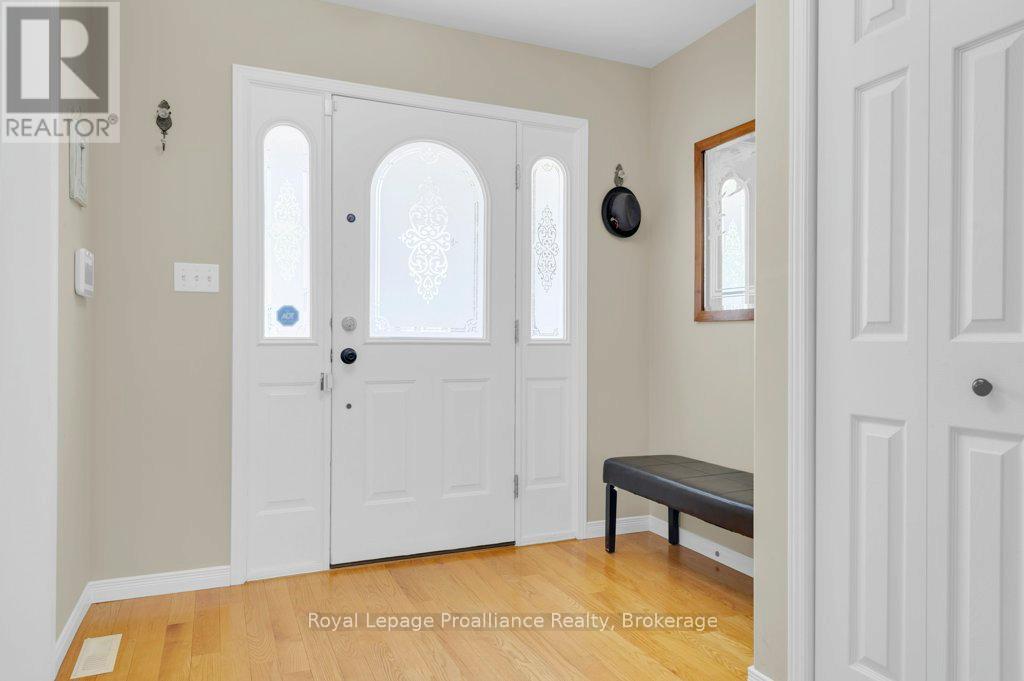 31 HEMLOCK CRESCENT - 6