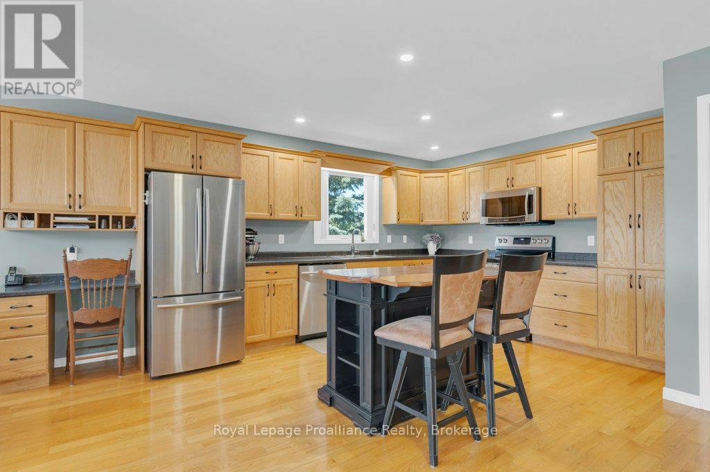 31 HEMLOCK CRESCENT - 7