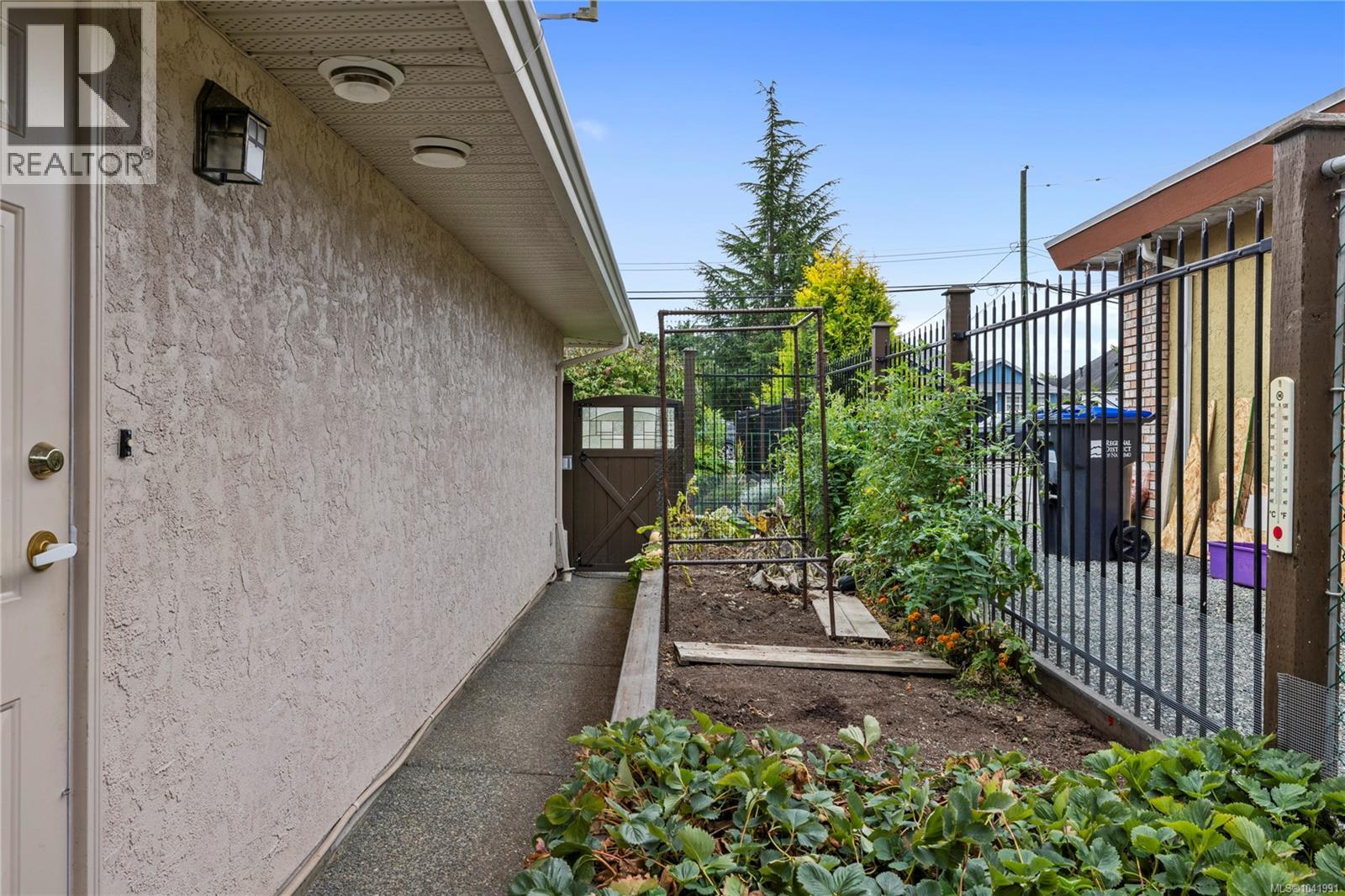 779 Mulholland Dr - 39