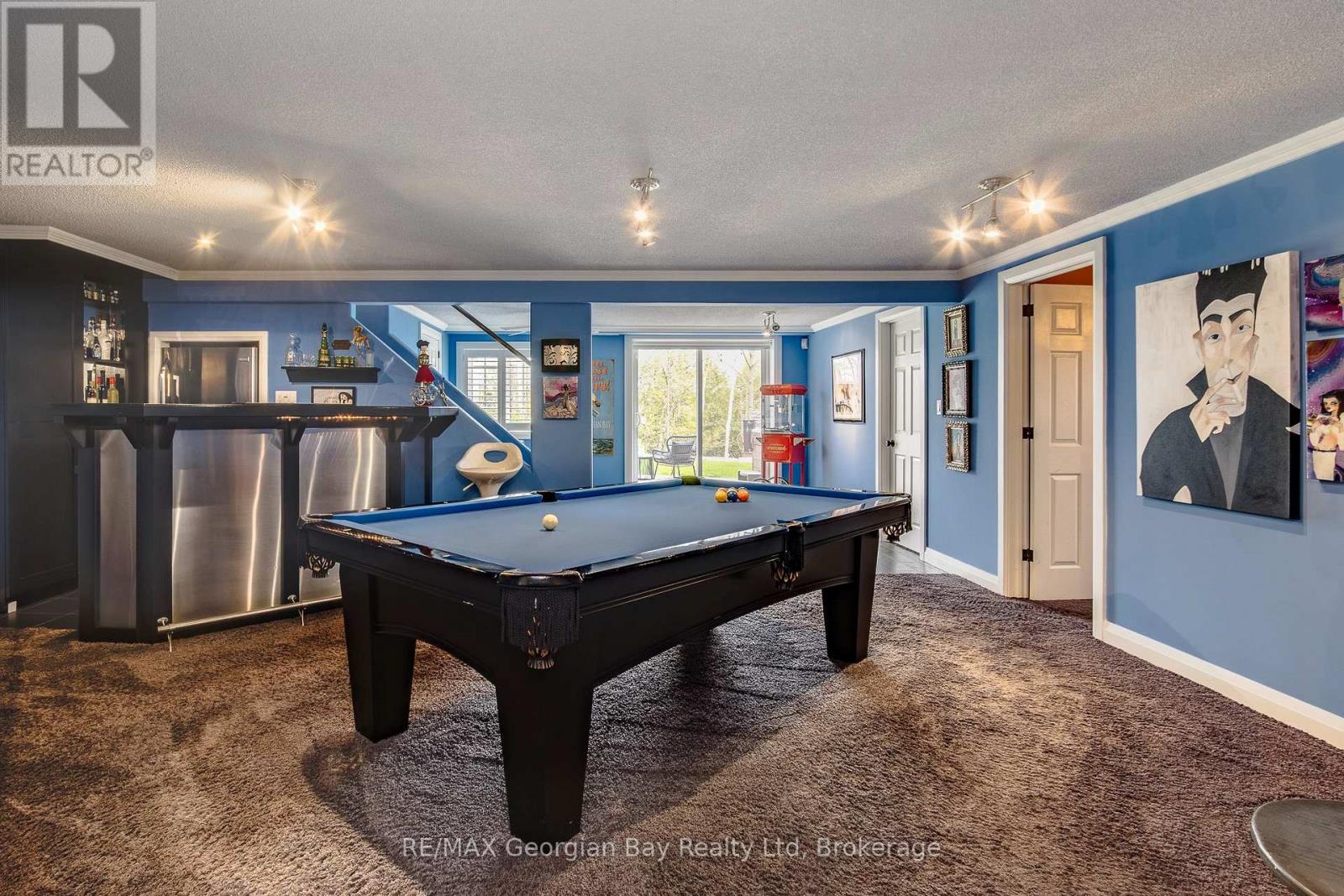 736 VICTORIA STREET - 25