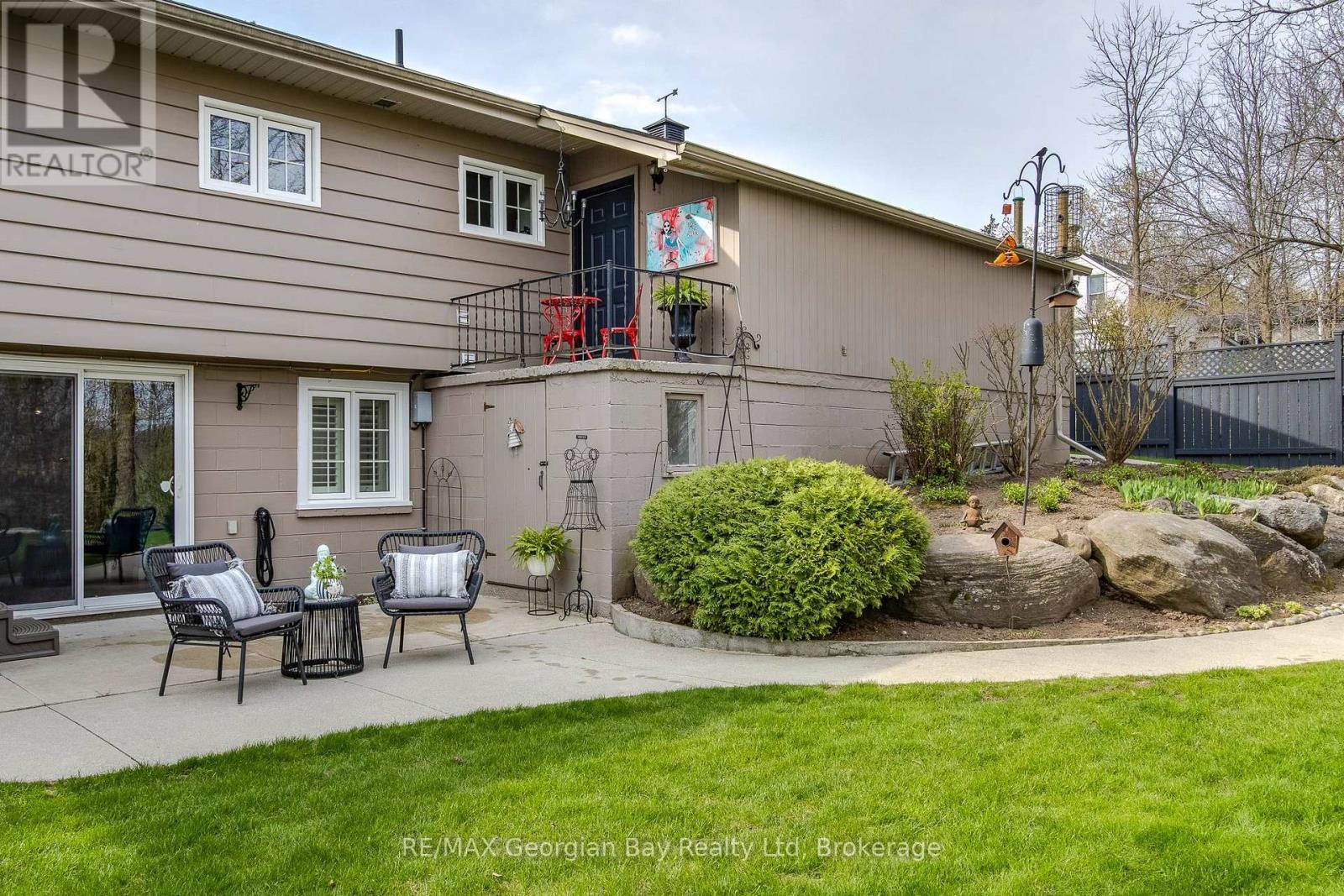 736 VICTORIA STREET - 41