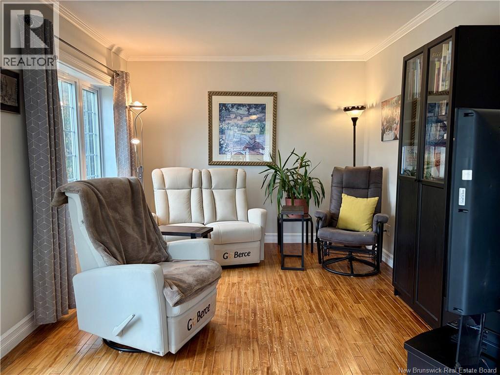 191 Renfrew - 12