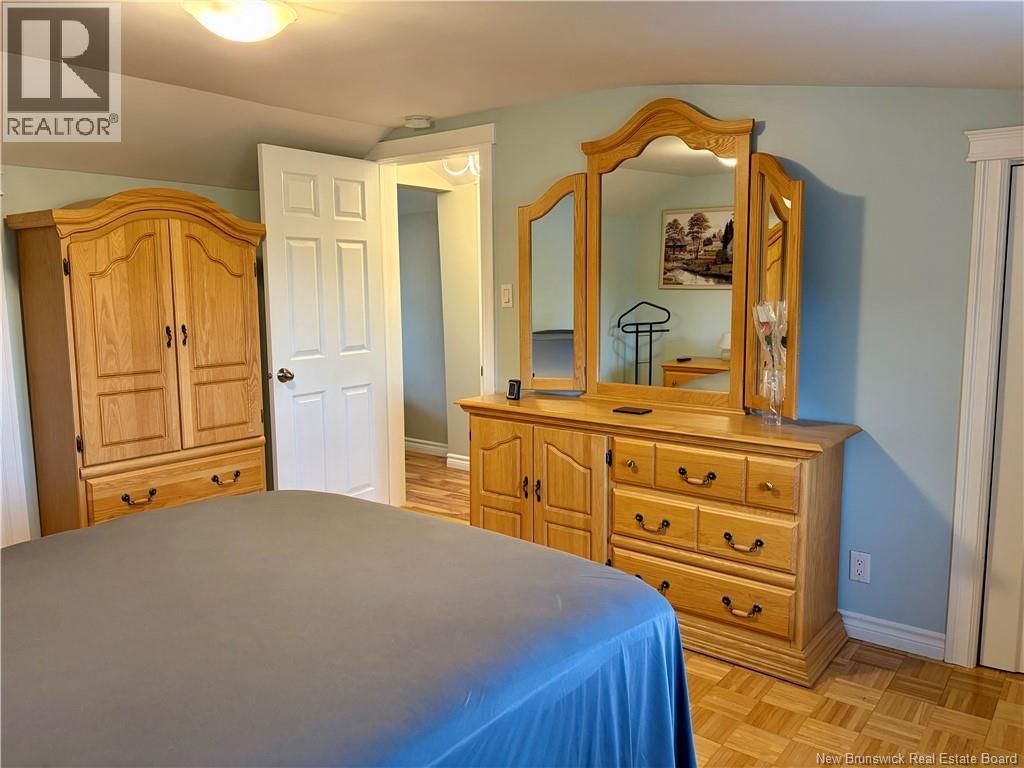 191 Renfrew - 18