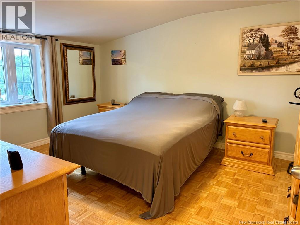 191 Renfrew - 19
