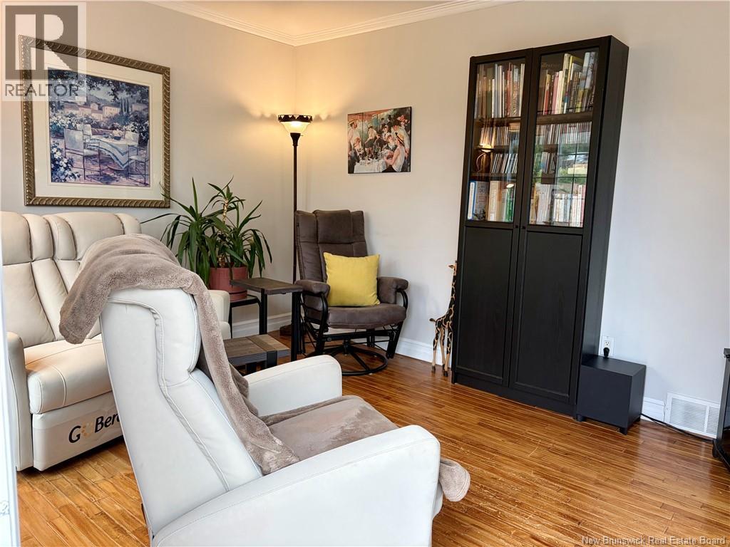191 Renfrew - 13