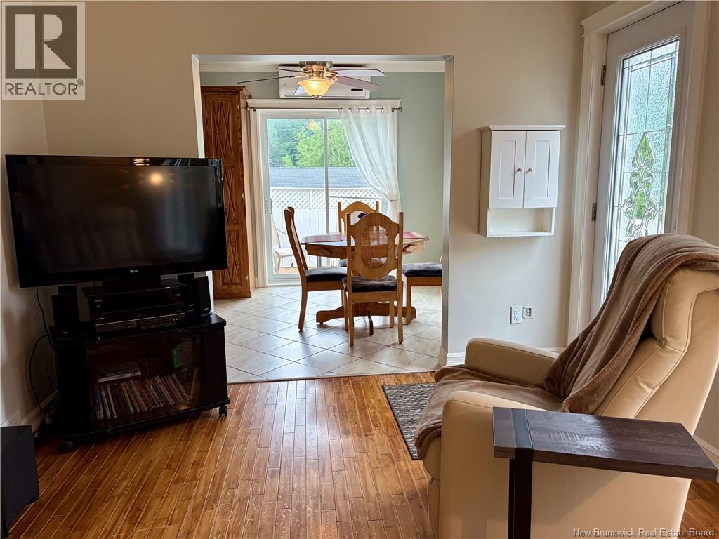 191 Renfrew - 14