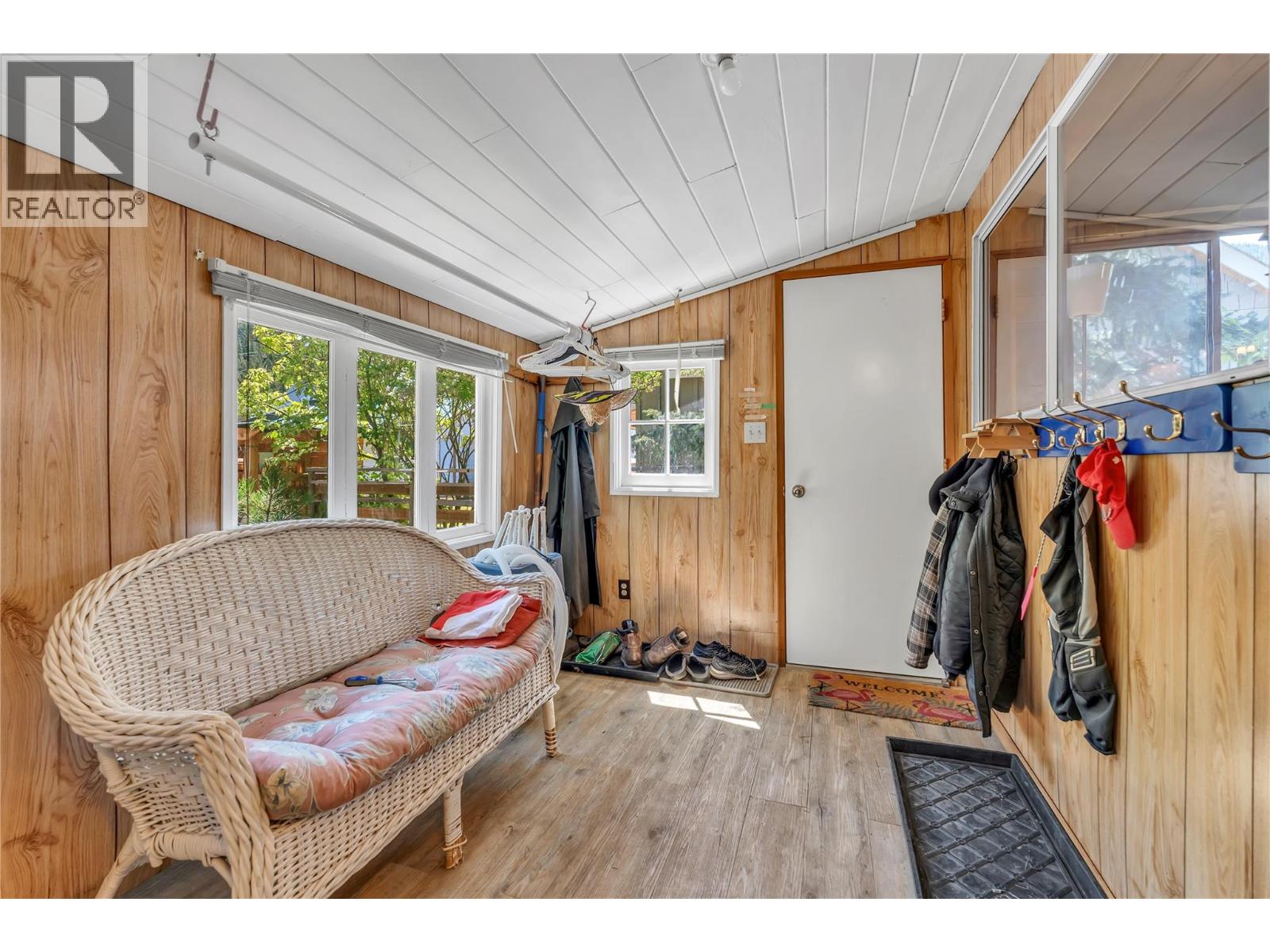 2637 otter Avenue - 8