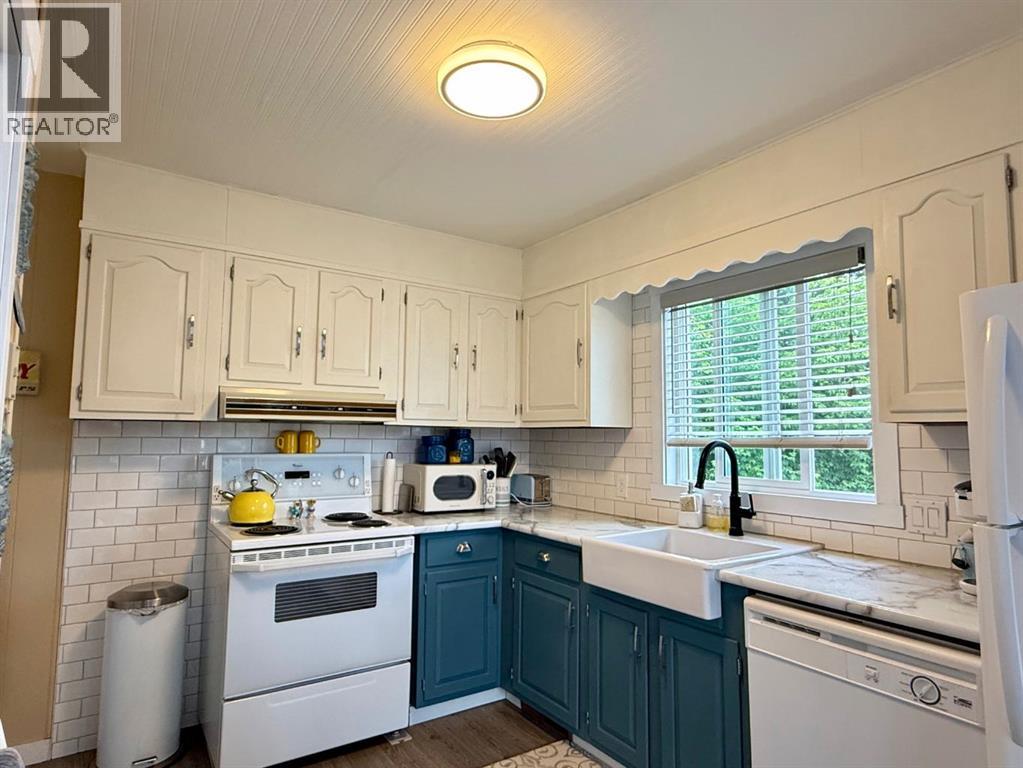 221 White Fish Crescent — photo 10