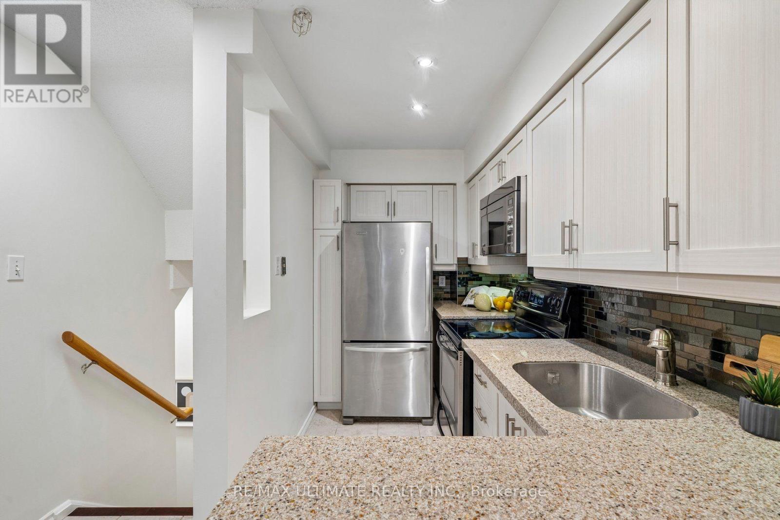 #25 217 ST. GEORGE STREET - 20