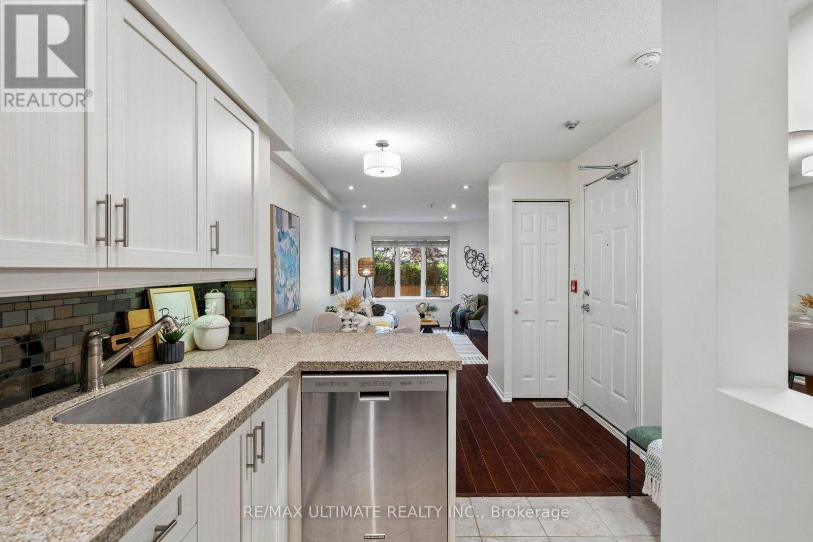 #25 217 ST. GEORGE STREET - 21