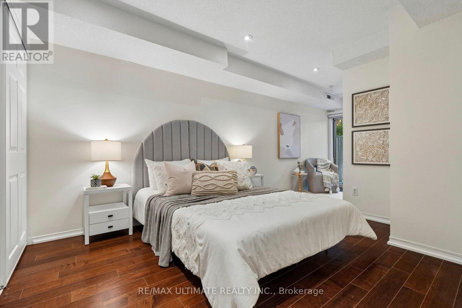 #25 217 ST. GEORGE STREET - 25