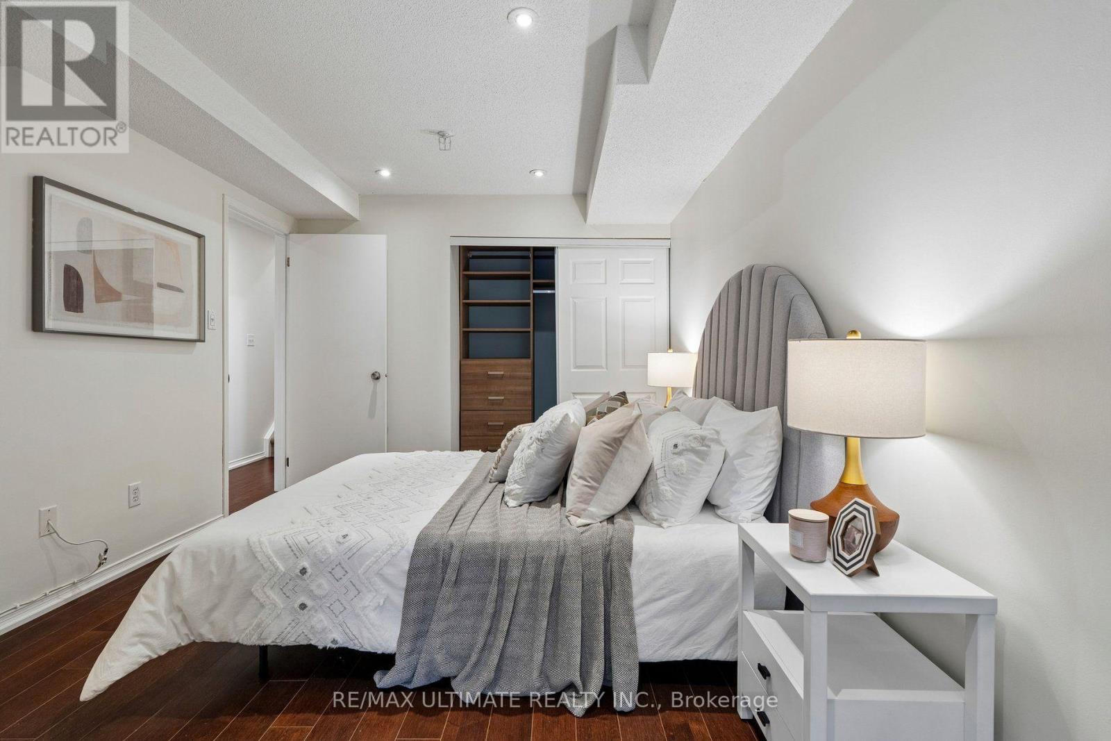 #25 217 ST. GEORGE STREET - 26