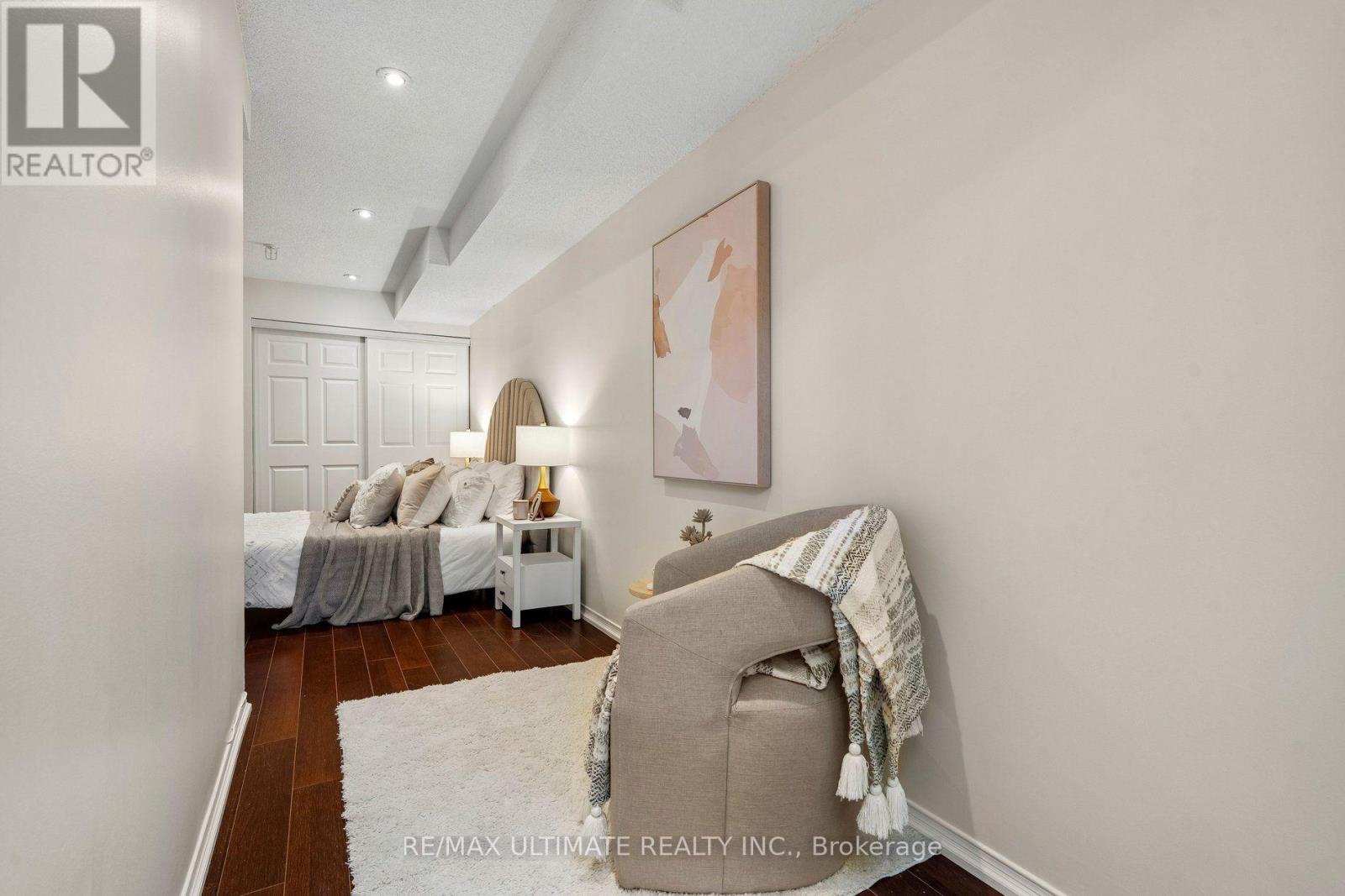 #25 217 ST. GEORGE STREET - 28
