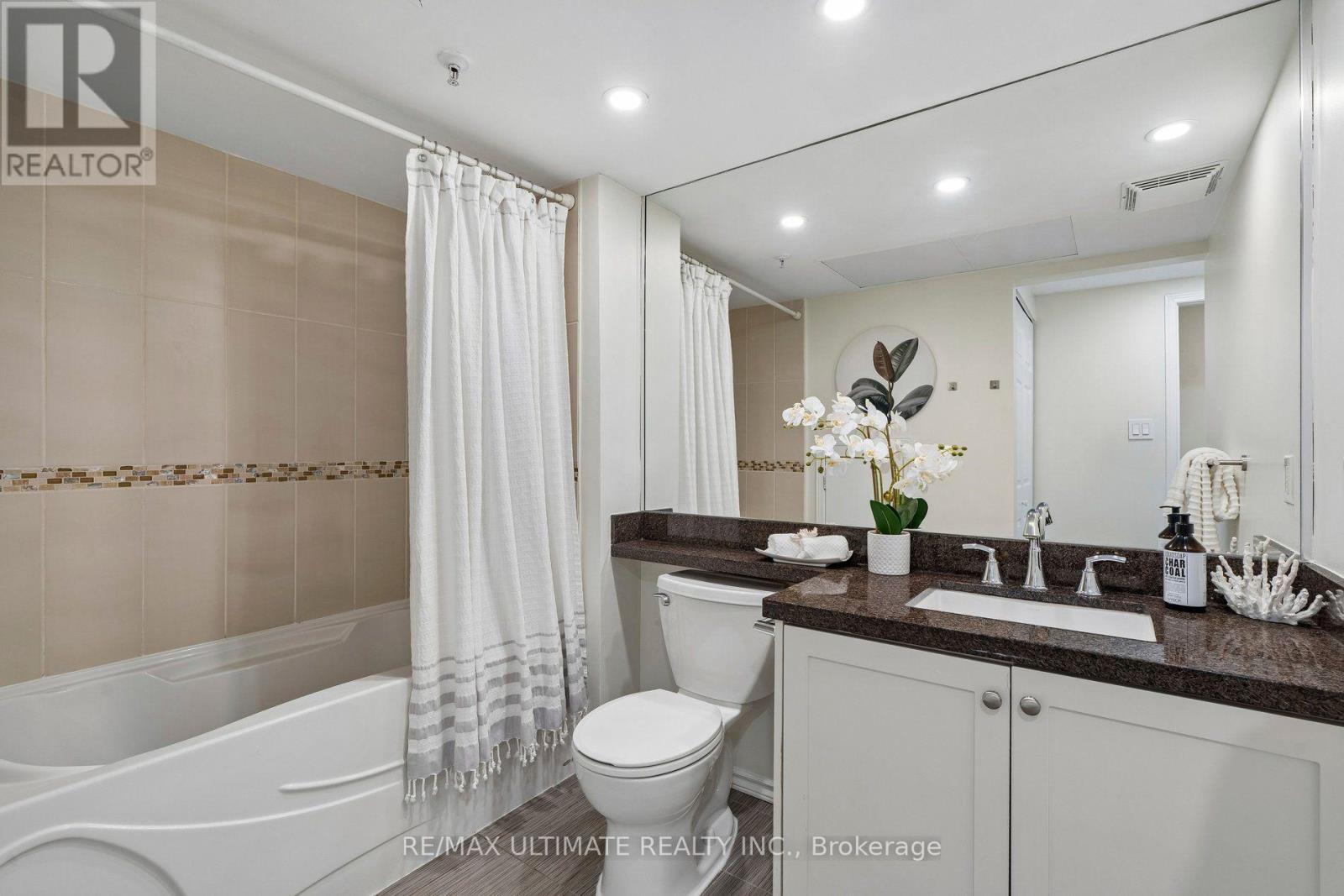 #25 217 ST. GEORGE STREET - 30