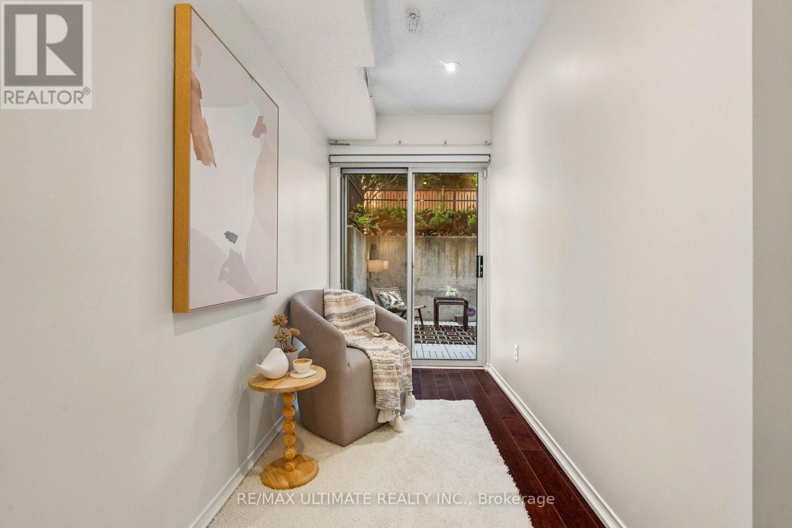 #25 217 ST. GEORGE STREET - 32