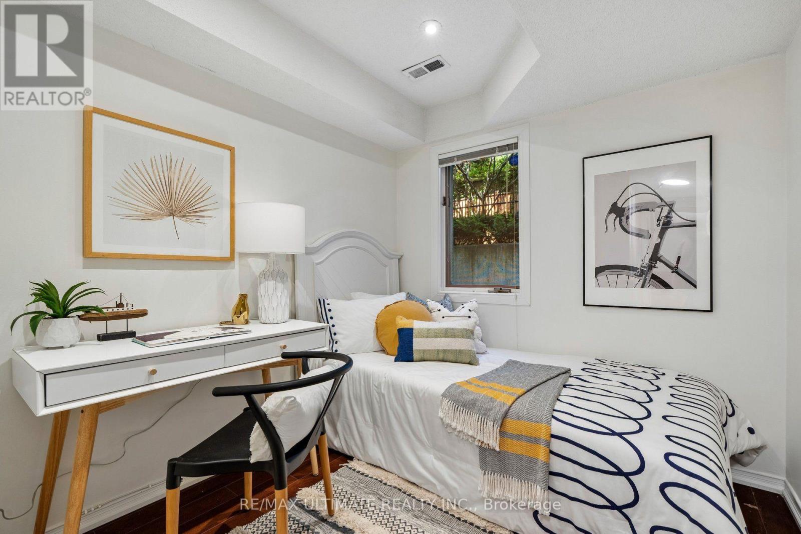 #25 217 ST. GEORGE STREET - 31