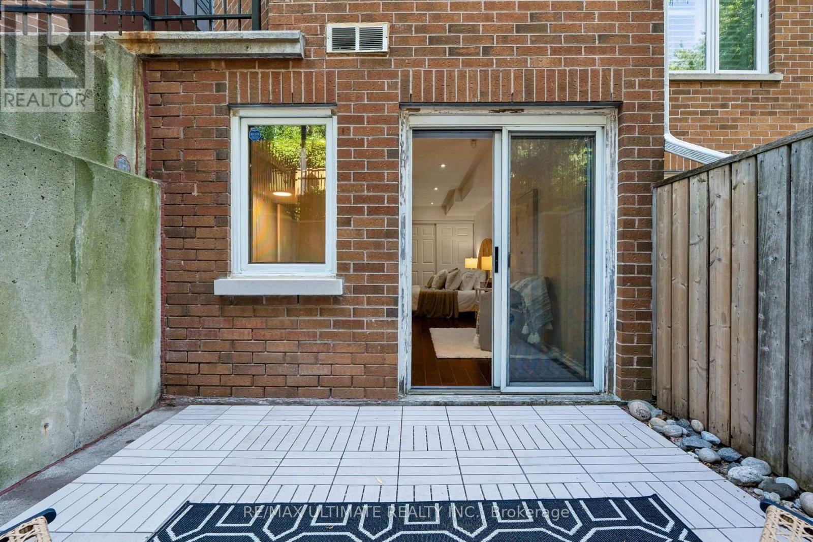 #25 217 ST. GEORGE STREET - 34