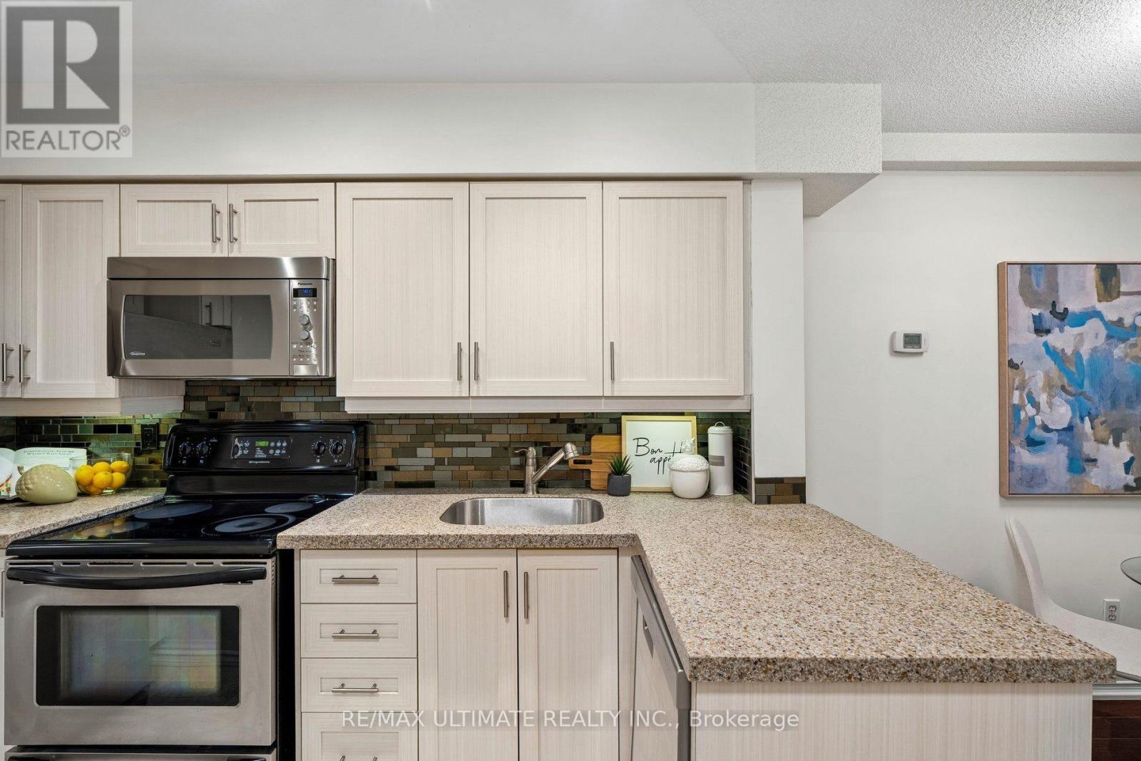 #25 217 ST. GEORGE STREET - 4
