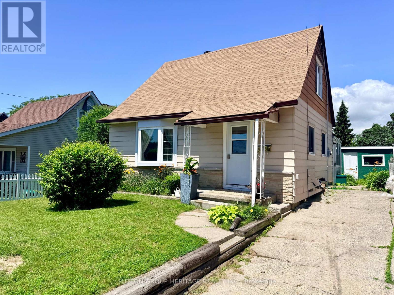 8 FRASER STREET - 1