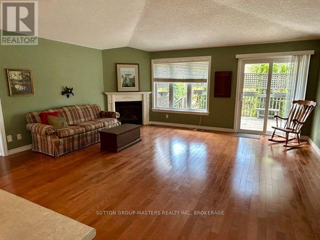 124 FARMSTEAD COURT - 12