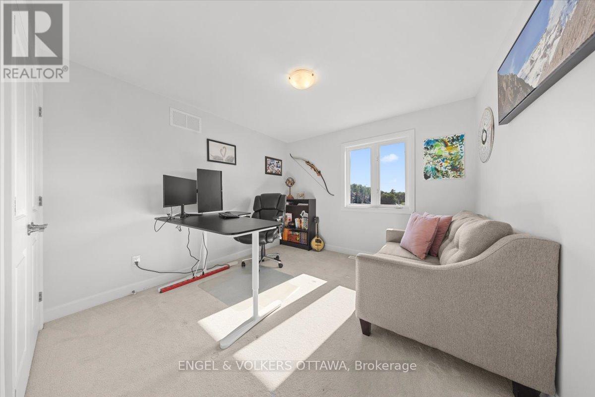 110 PIONEER ROAD - 22