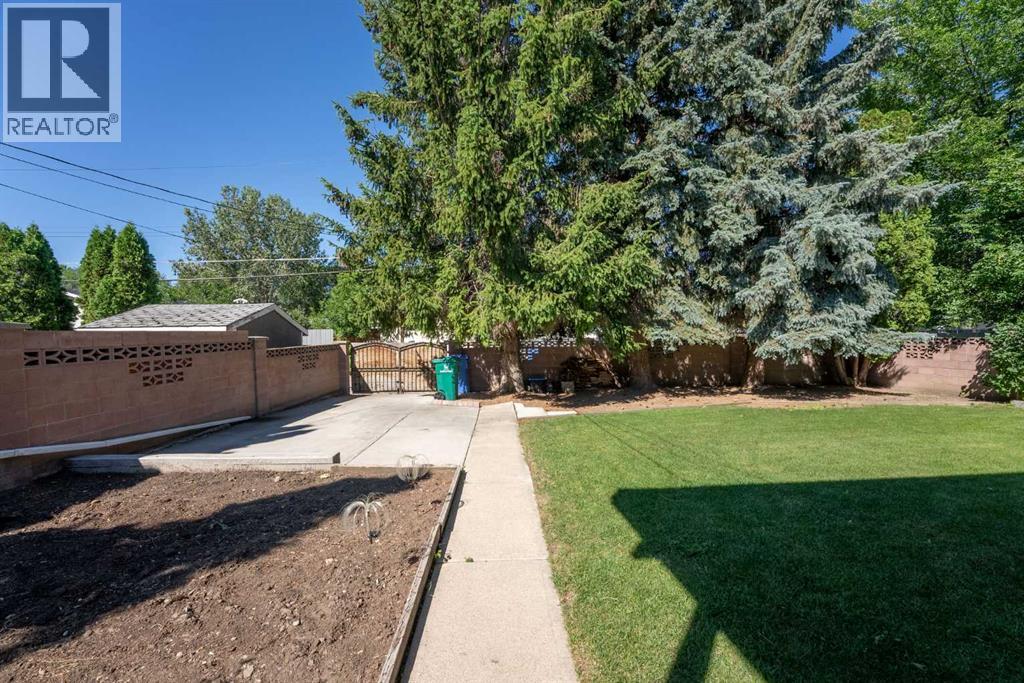 1142 24 Street N — photo 31