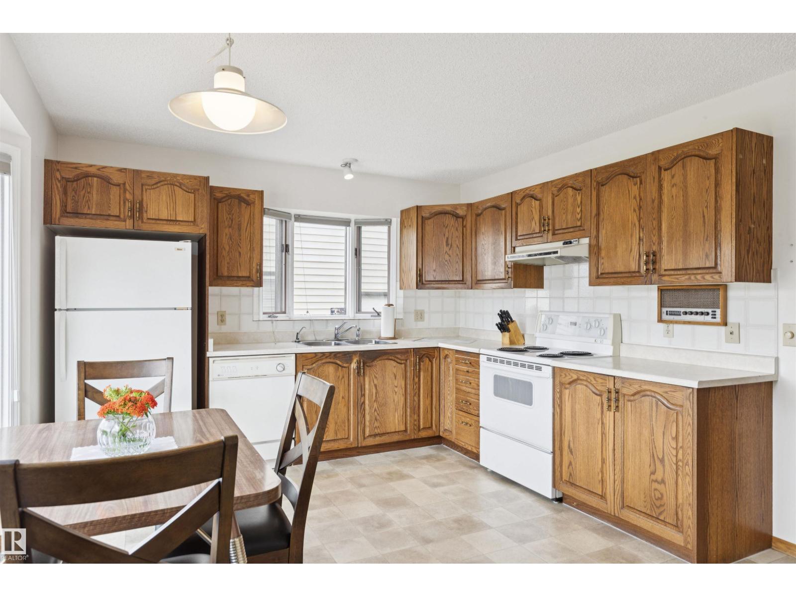 9315 168 AV NW - 12