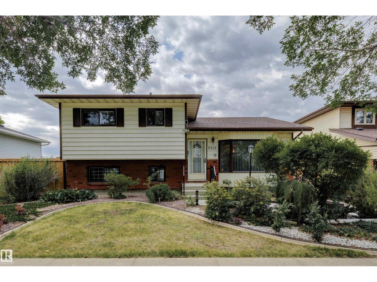 9315 168 AV NW - 29
