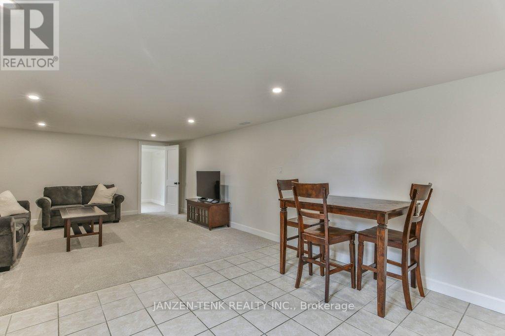 492 19 HIGHWAY - Image 30