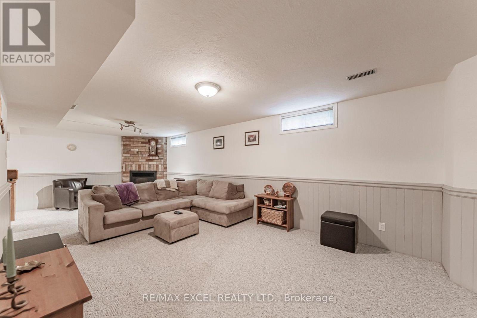 1032 SUNSET DRIVE - 34