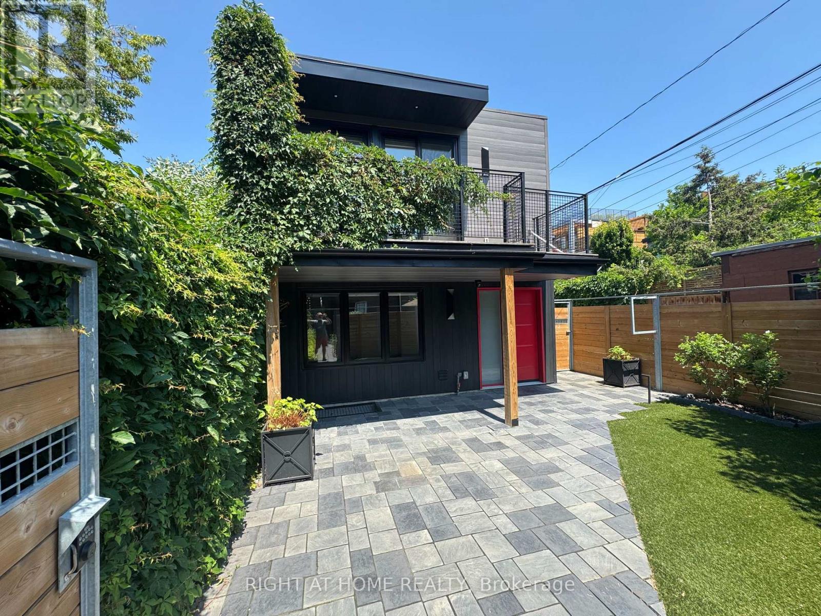 Laneway Suite Courtyard