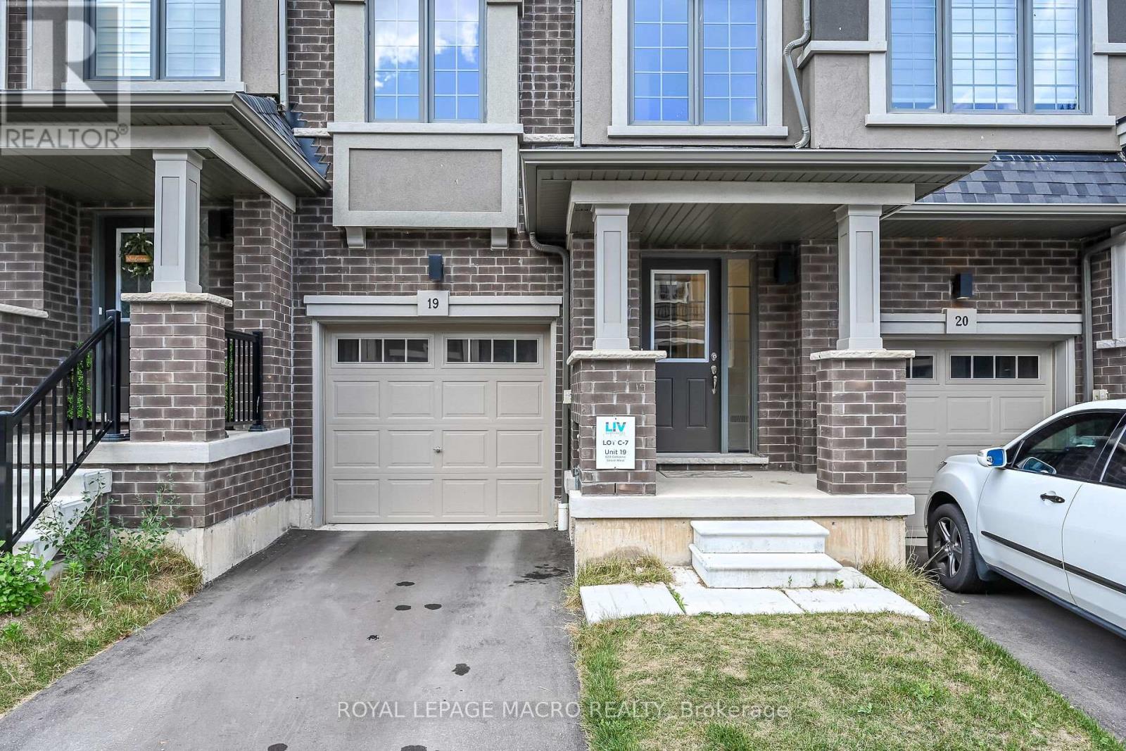 #19 620 COLBORNE STREET W - Image 3