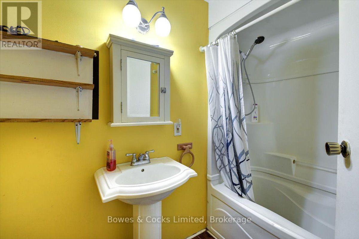 161 & 262 COLBOURNE ROAD - 25