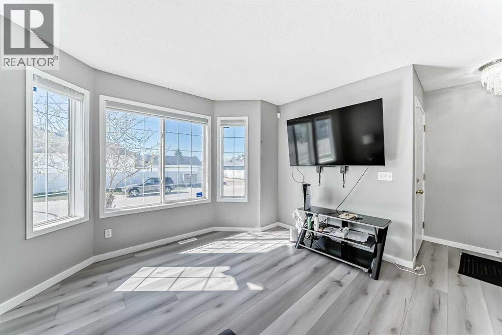 111 Martin Crossing Close NE - 3