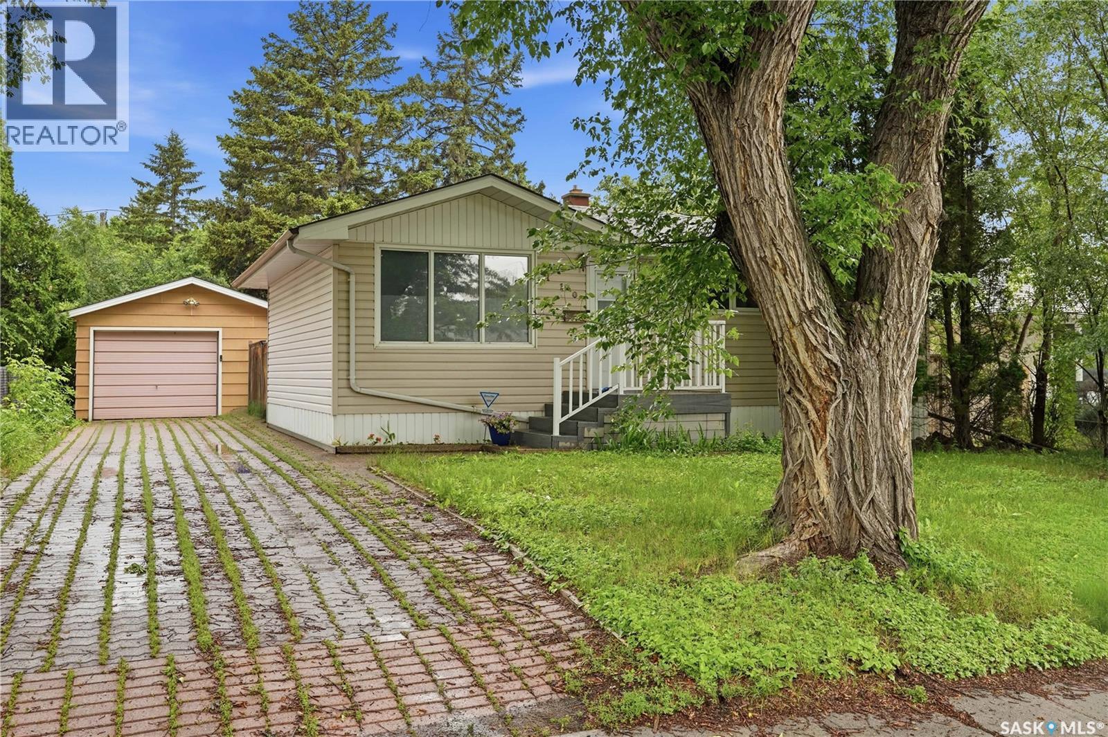 110 McCannel STREET - 1